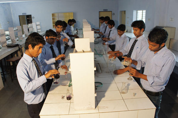 HR Institute of Pharmacy Ghaziabad Labs photo 1