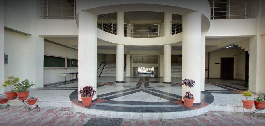 College of Engineering Sciences & Technology Lucknow Infrastructure photo 4