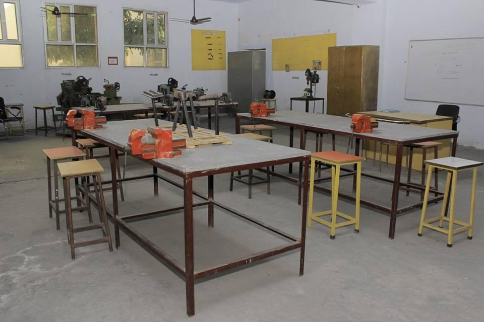 Greater Noida College Labs photo 3