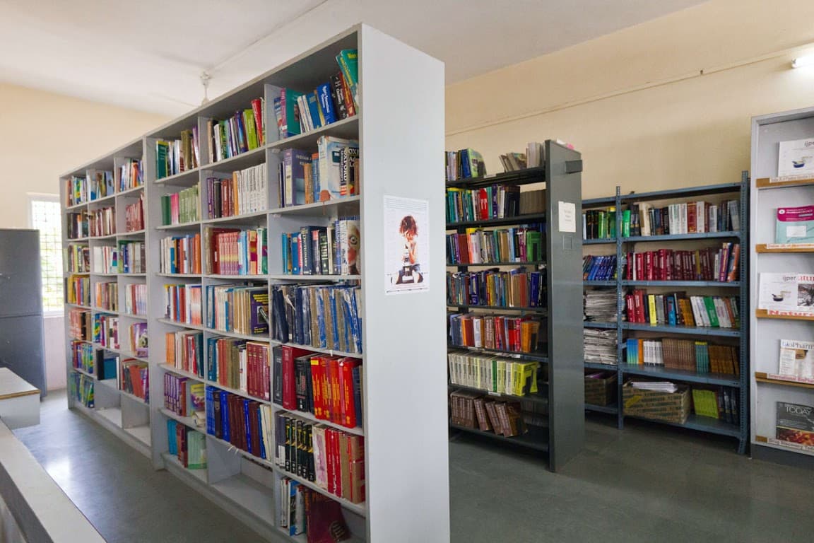 H.R. Patel Institute of Pharmaceutical Education & Research Shirpur Library photo 3