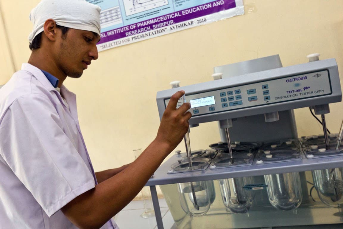 H.R. Patel Institute of Pharmaceutical Education & Research Shirpur Laborartory photo 5