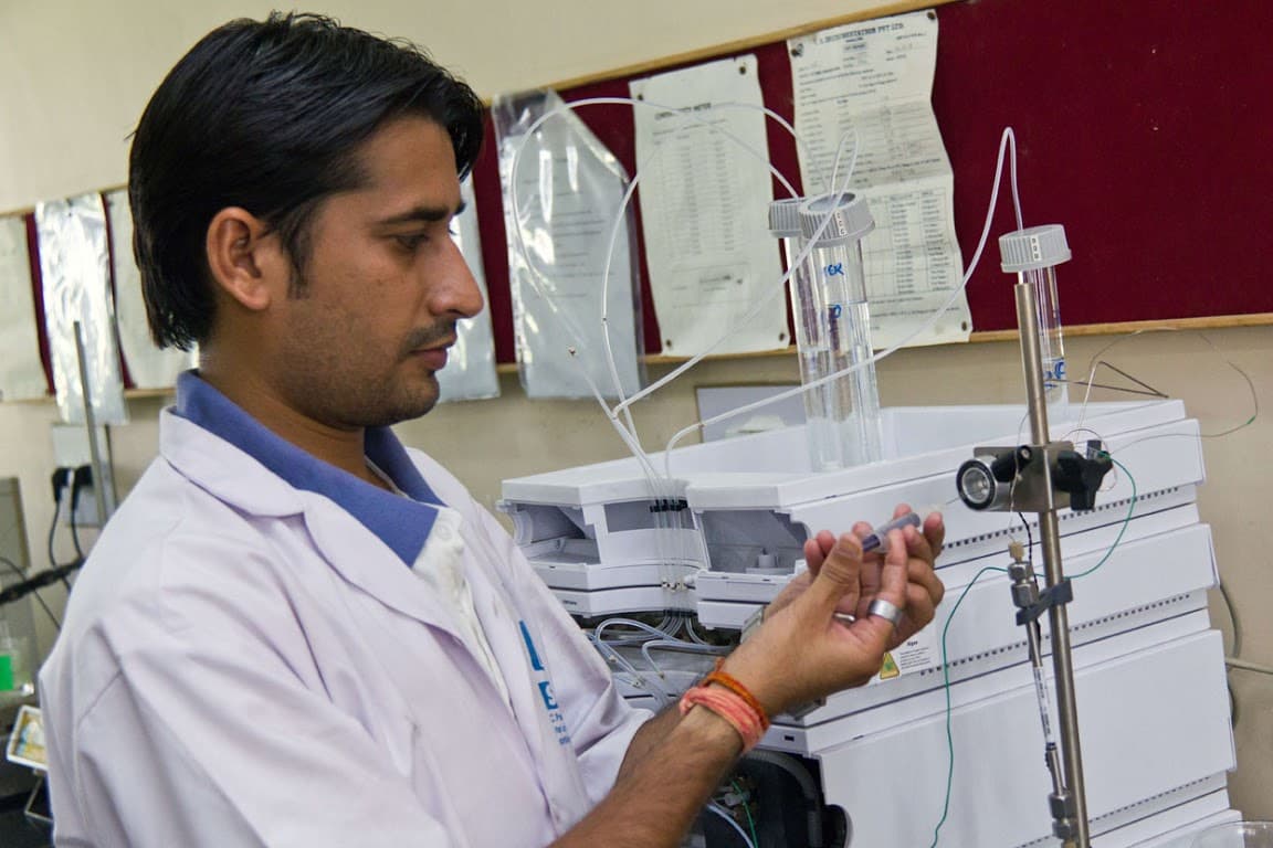 H.R. Patel Institute of Pharmaceutical Education & Research Shirpur Laborartory photo 7