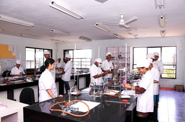 Indira College of Pharmacy Pune Laboratory photo 1