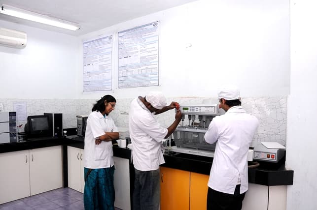 Indira College of Pharmacy Pune Laboratory photo 2