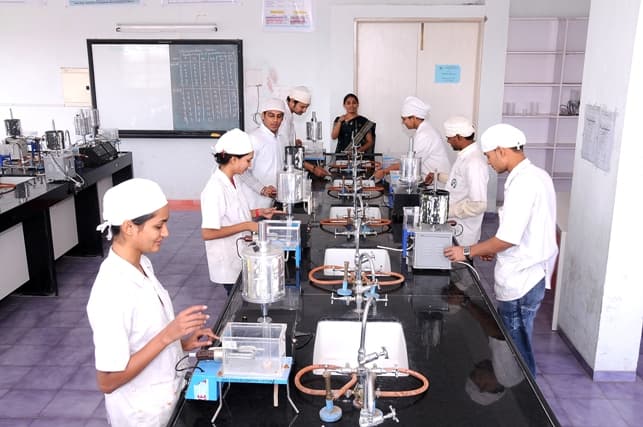 Indira College of Pharmacy Pune Laboratory photo 3