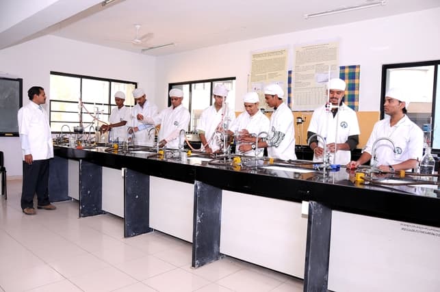 Indira College of Pharmacy Pune Laboratory photo 4