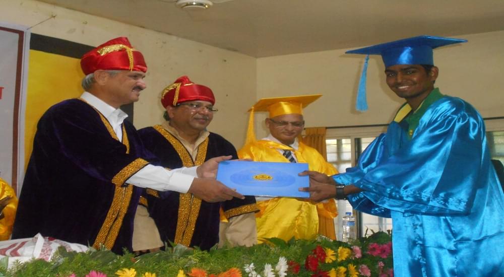 Abhinav Education Society's College of Computer Science and Management Ambegaon Convocation photo 2