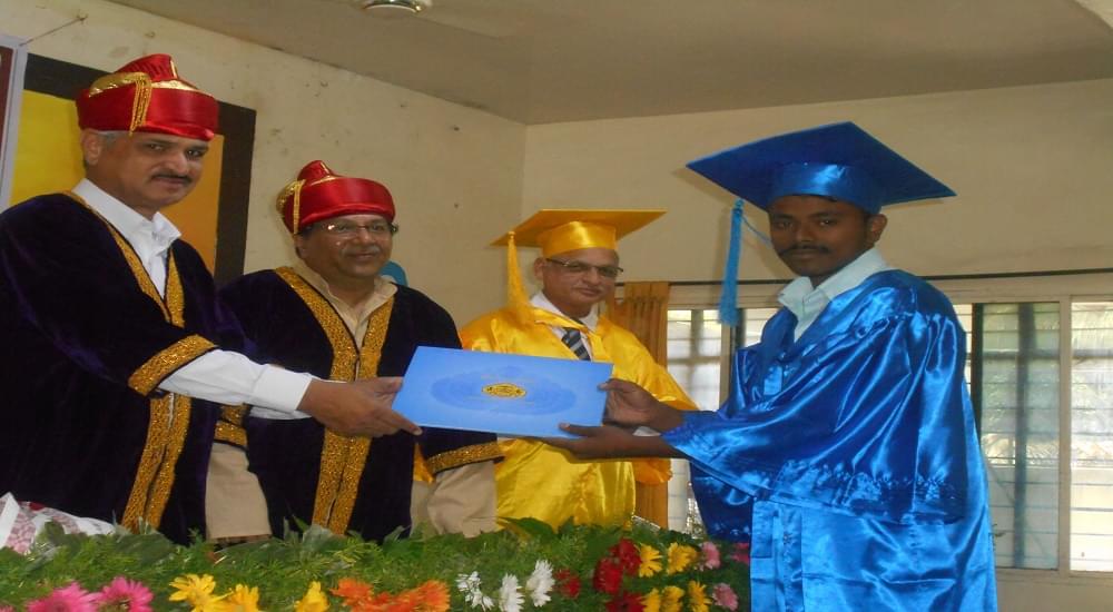 Abhinav Education Society's College of Computer Science and Management Ambegaon Convocation photo 3