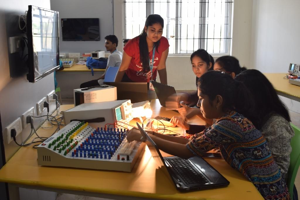 VIT Bhopal Laboratory photo 5