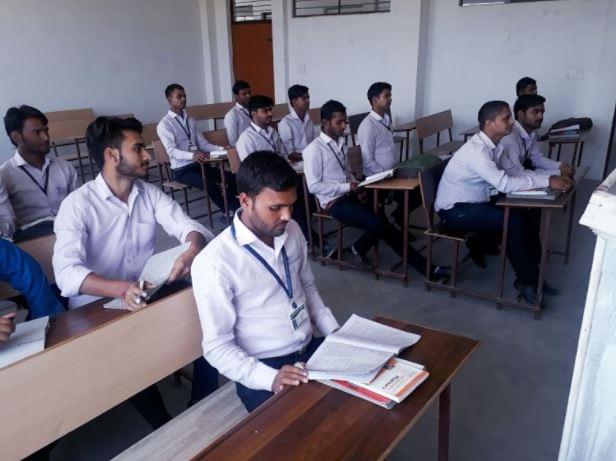 Saras College of Pharmacy Bagpat Laboratory photo 1