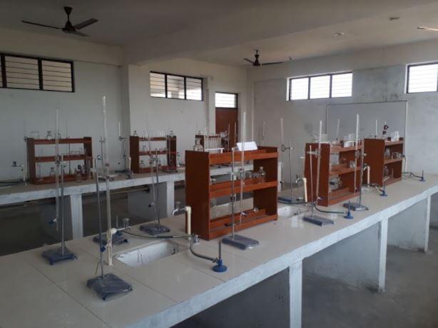 Saras College of Pharmacy Bagpat Laboratory photo 4