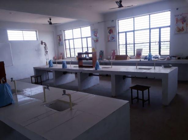 Saras College of Pharmacy Bagpat Laboratory photo 5