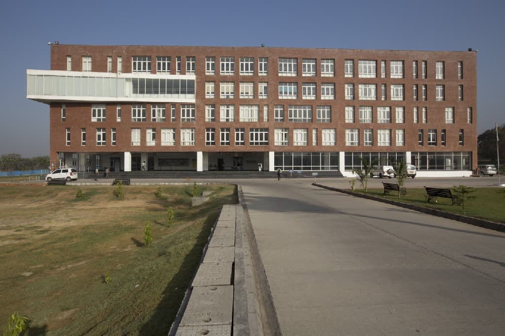 CII School of Logistics, Amity University Noida Building photo 2