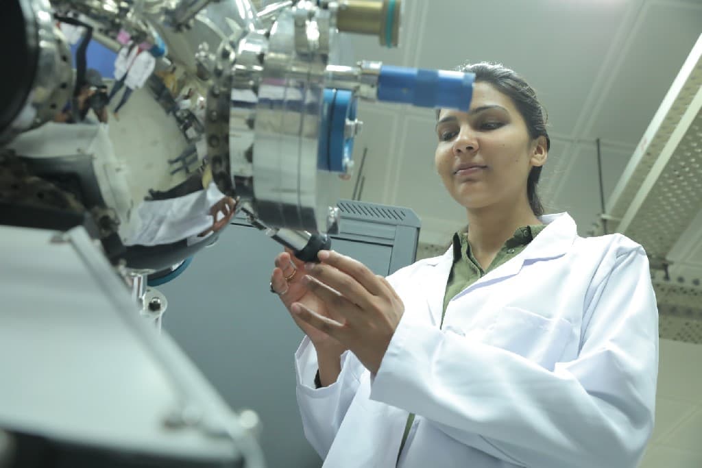 SNU Noida SNU Lab photo 13