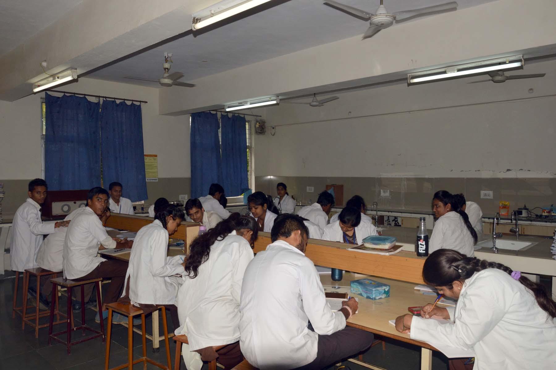 Sagar Institute of Research & Technology Pharmacy Bhopal Laboratory -2 photo 1