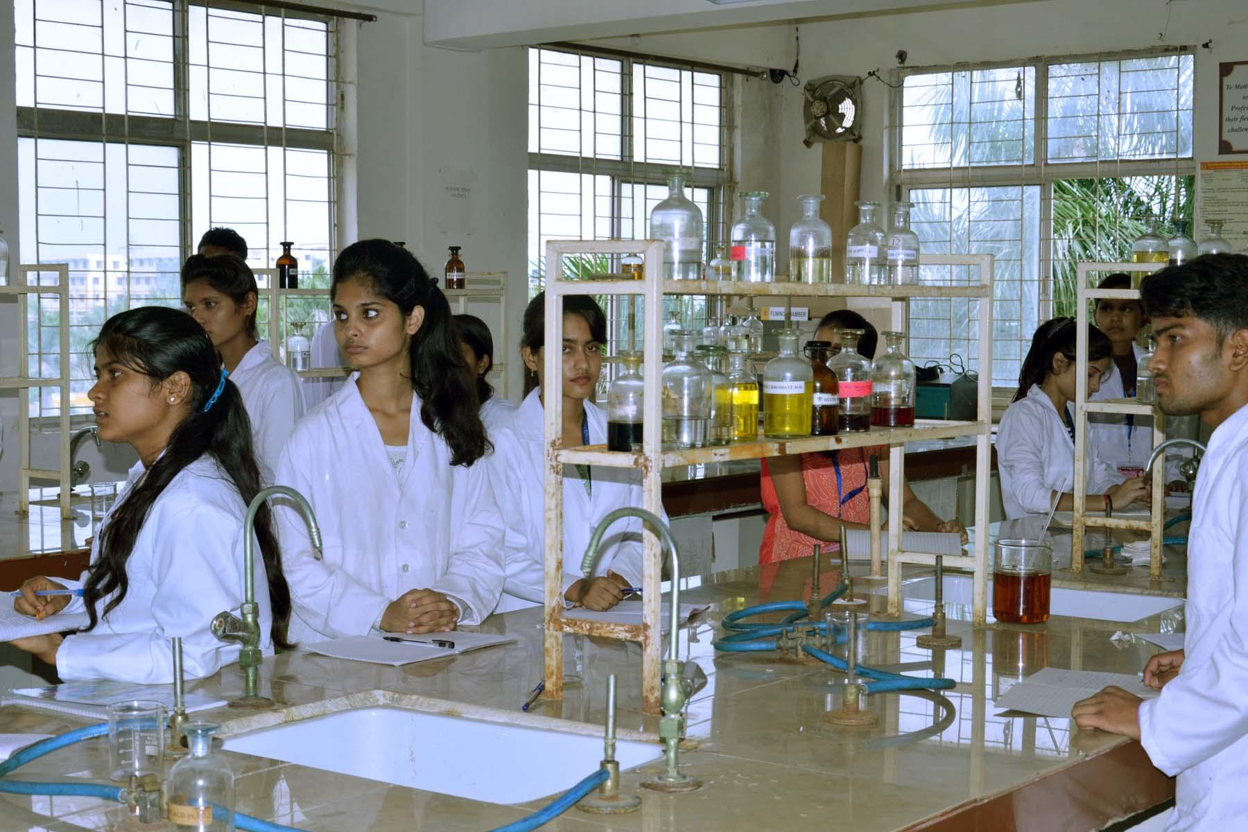 Sagar Institute of Research & Technology Pharmacy Bhopal Laboratory -2 photo 11