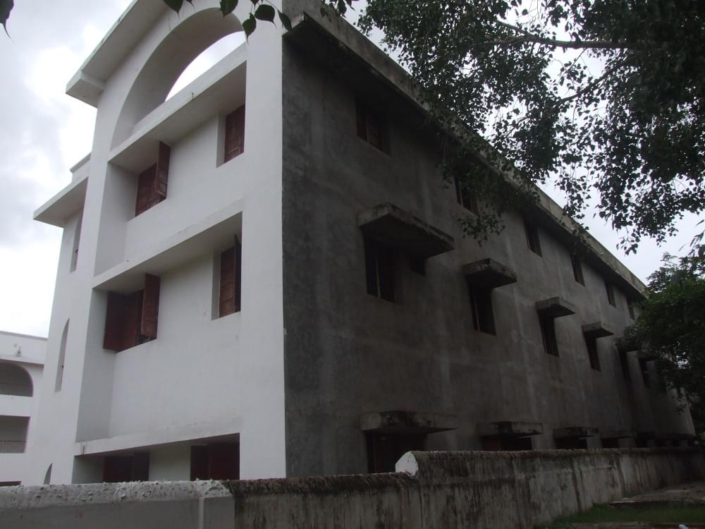 V.R. Law College Nellore Academic Building photo 4