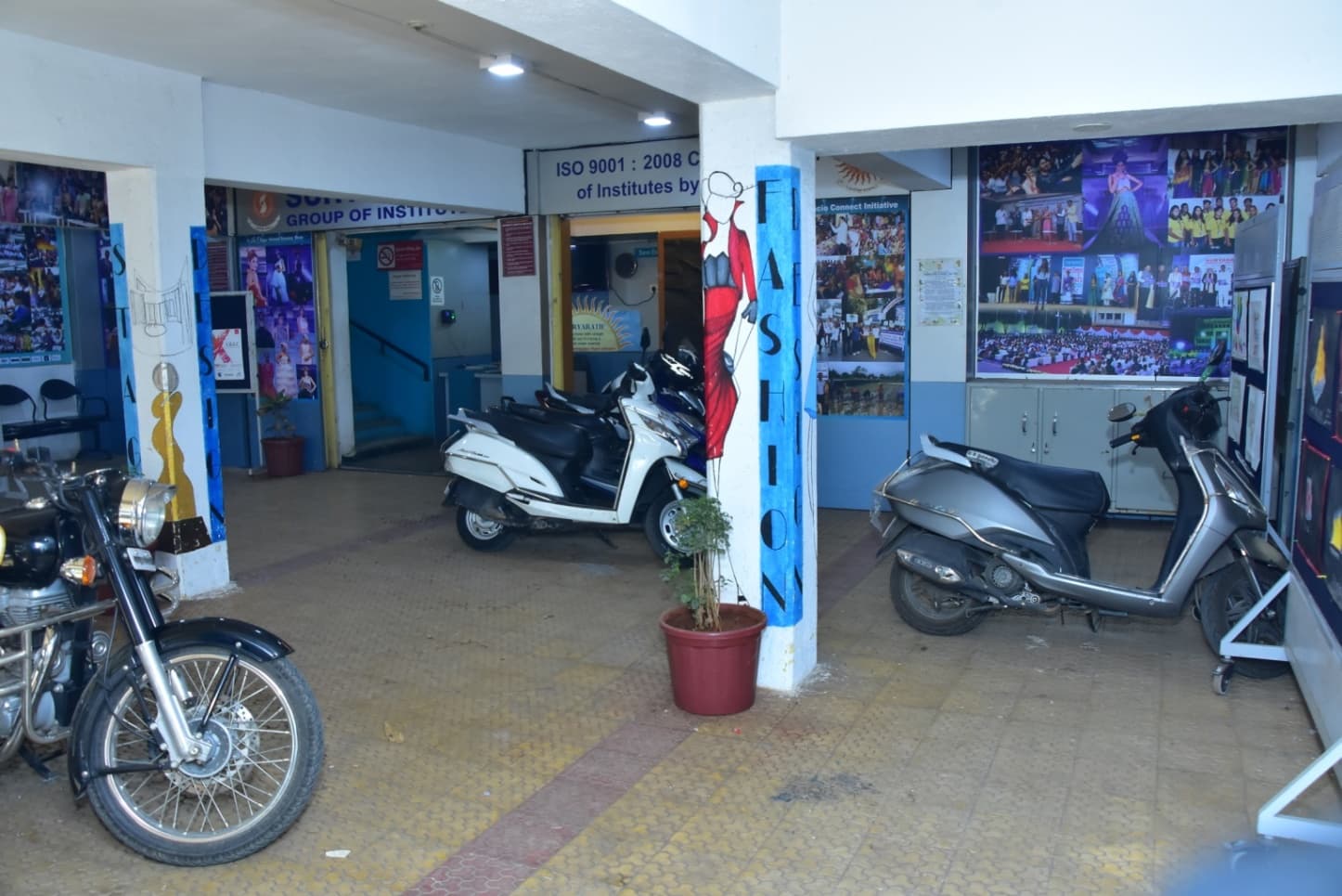 Suryadatta Institute of Fashion Technology Pune Parking Images photo 3