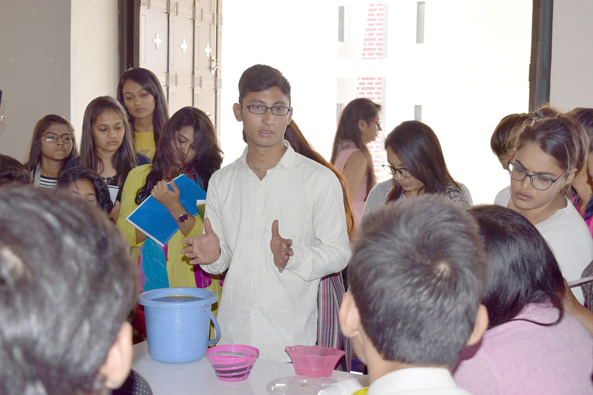 Jaymin School Of Fashion Design & Technology, Uka Tarsadia University Bardoli Curriculars photo 1