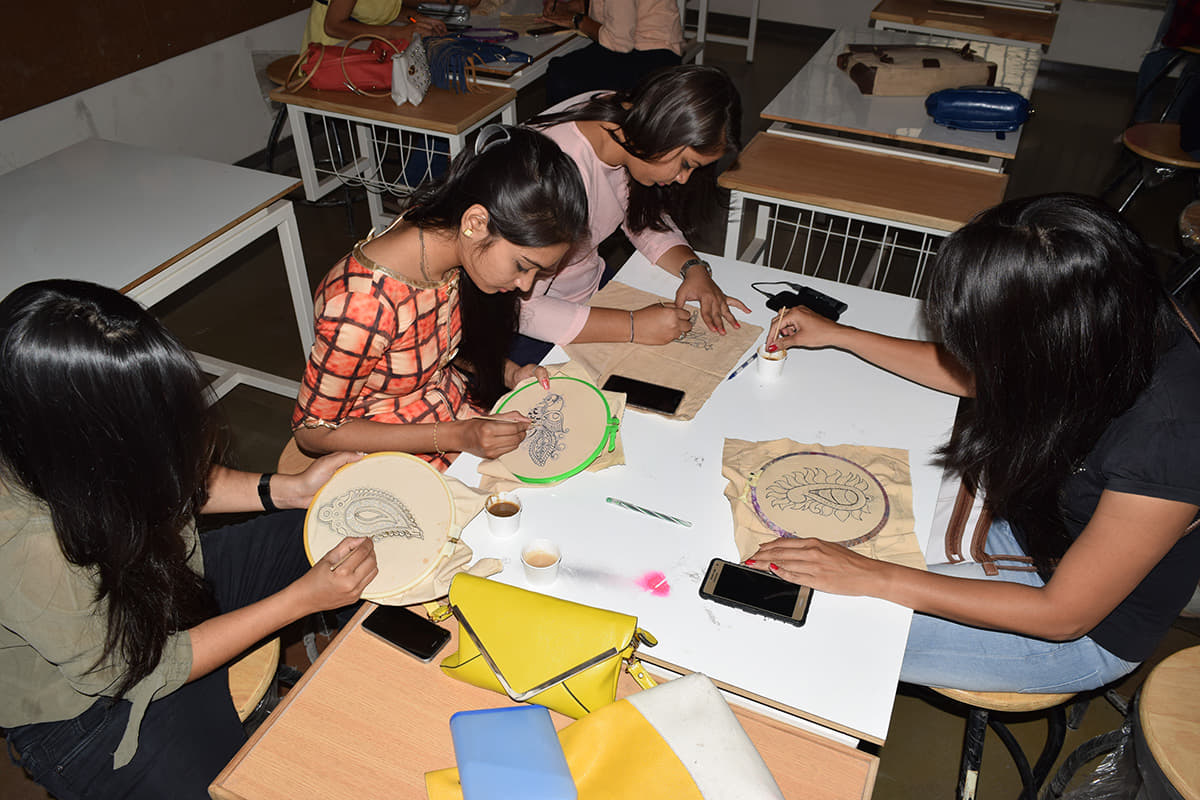 Jaymin School Of Fashion Design & Technology, Uka Tarsadia University Bardoli Curriculars photo 3
