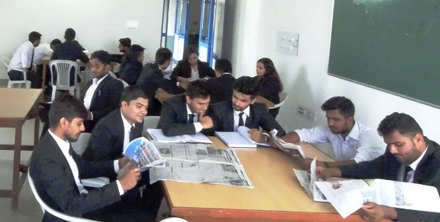 R. N. Patel Ipcowala School of Law and Justice,CVM University Library photo 4