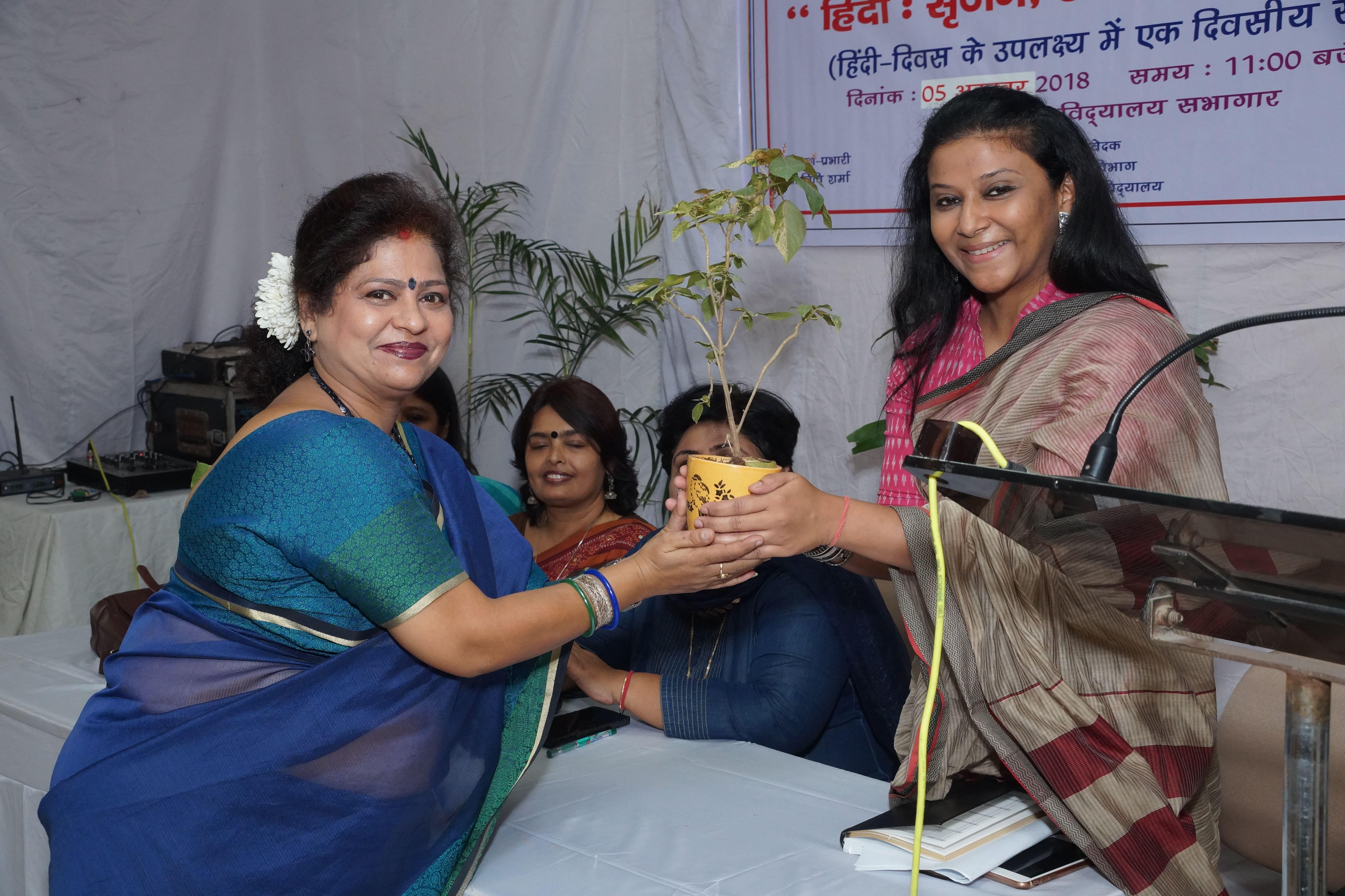 Aditi Mahavidyalaya Hindi Divas photo 5