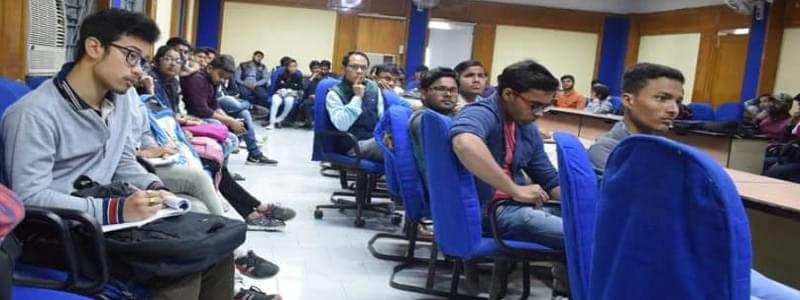 Satyawati Evening College Classrooms and labs photo 1