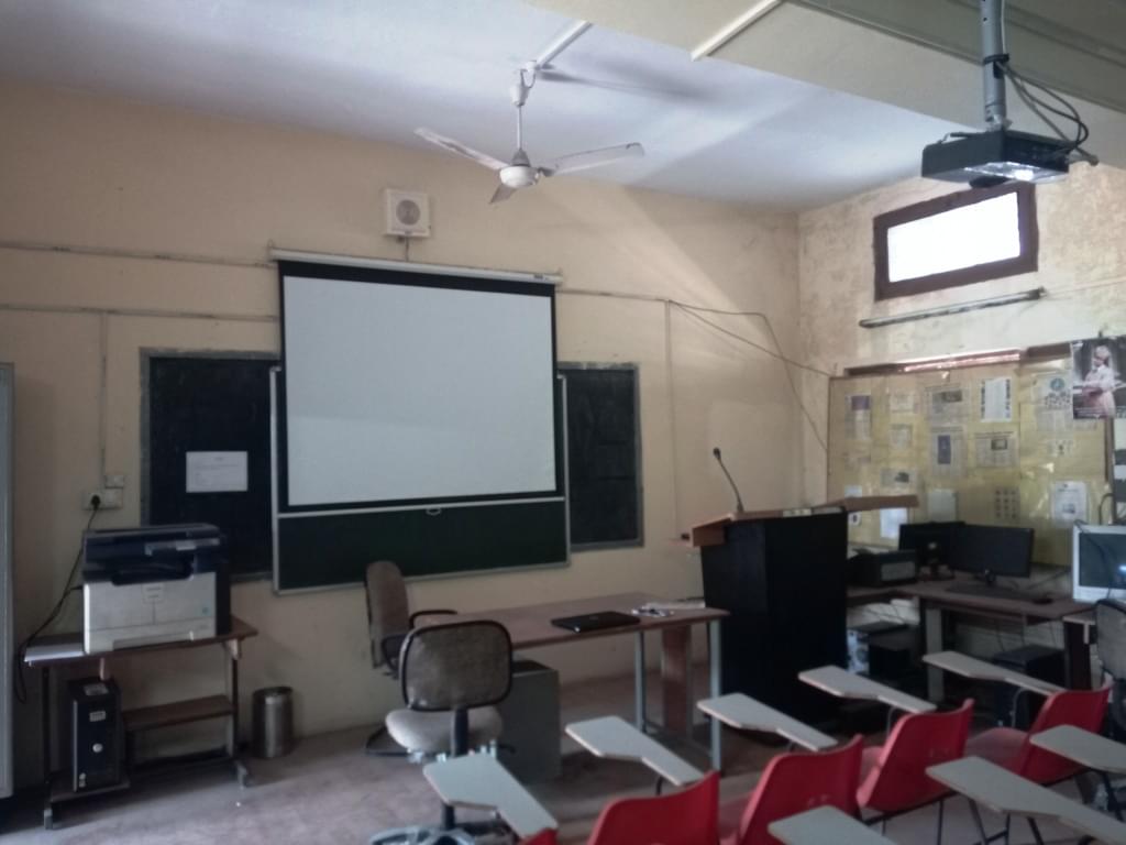 DBS PG College Dehradun Classrooms and labs photo 2