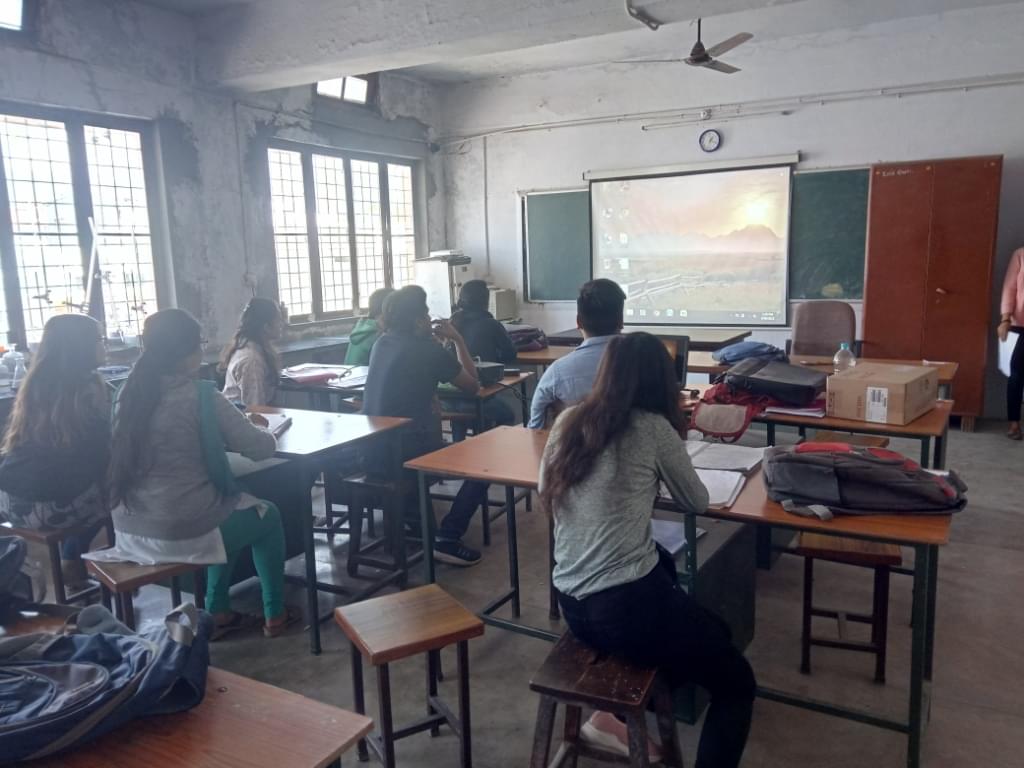 DBS PG College Dehradun Classrooms and labs photo 3