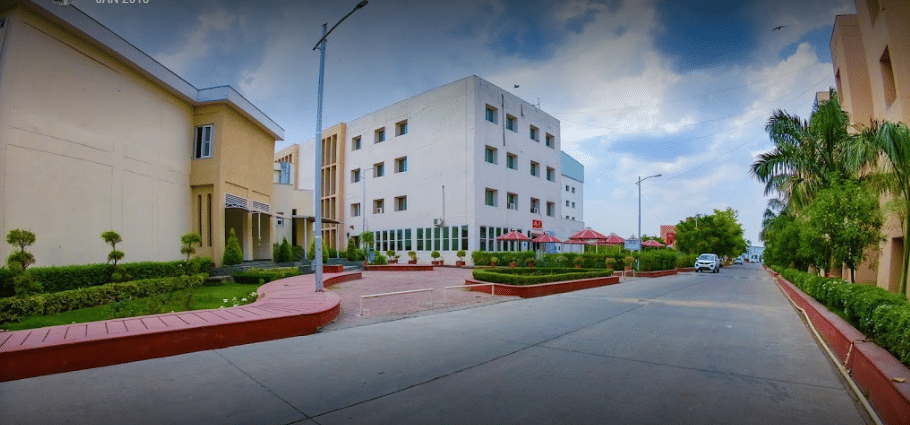 Chirayu Medical College and Hospital Bhopal Academic Building photo 5