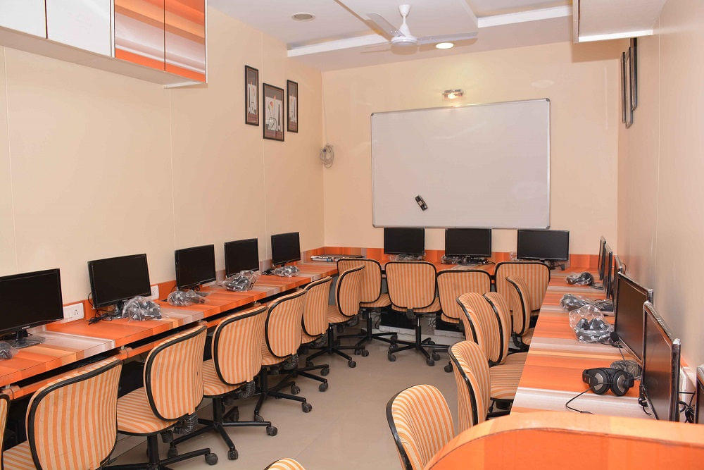 Kishinchand Chellaram College Mumbai Campus photo 21