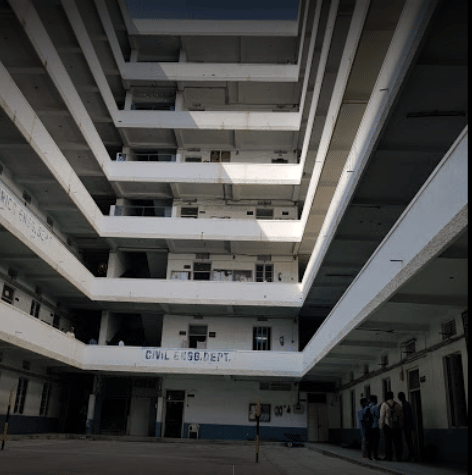 Deccan College of Engineering and Technology Hyderabad Academic Building photo 3