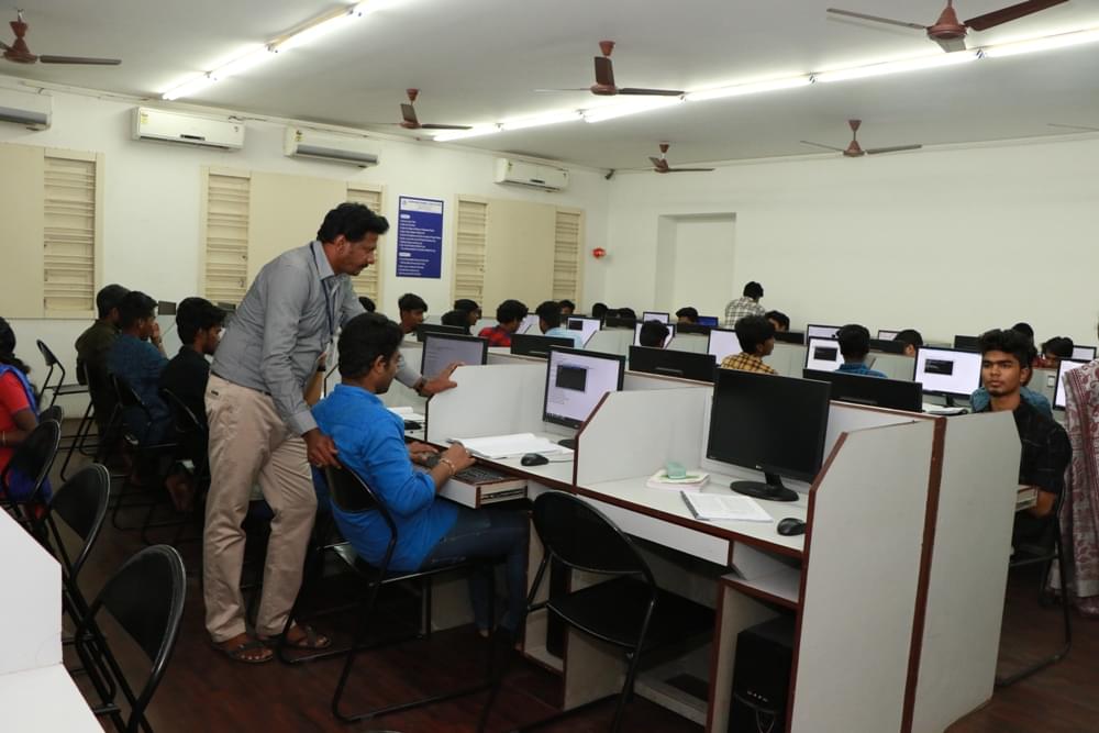 AM Jain College Chennai Classrooms and Labs photo 12