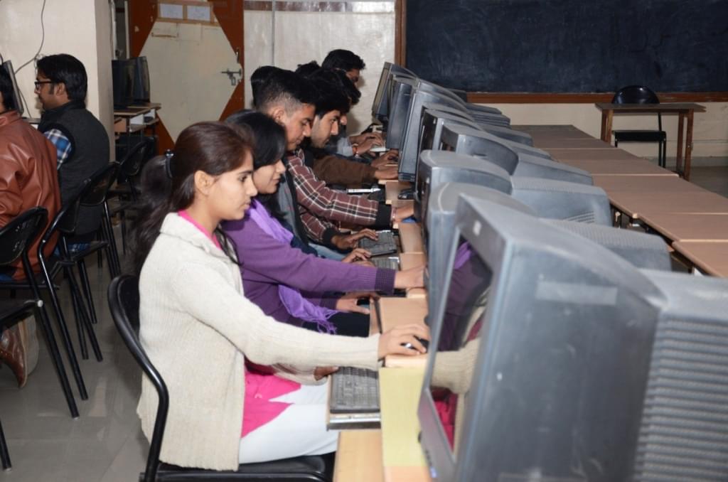 St Wilfred's PG College Jaipur Laboratories photo 1