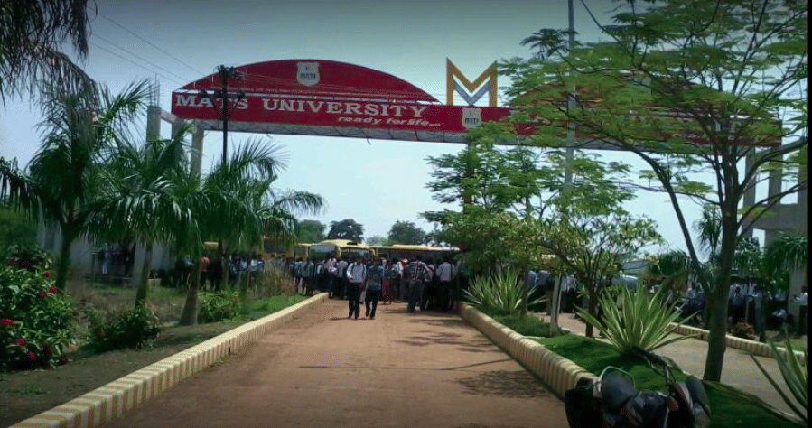 MATS University Raipur Academic Building photo 2