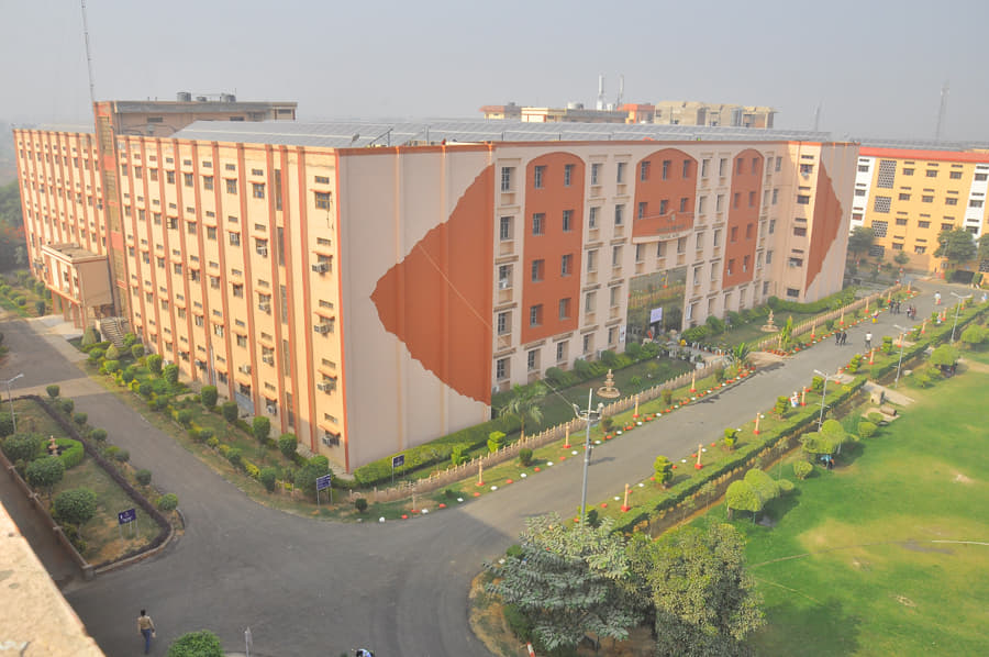 Lingaya's Vidyapeeth Faridabad Academic Building photo 2