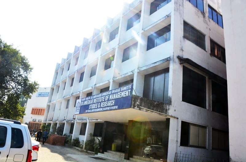 Dr Ambedkar College Nagpur Academic Building photo 2