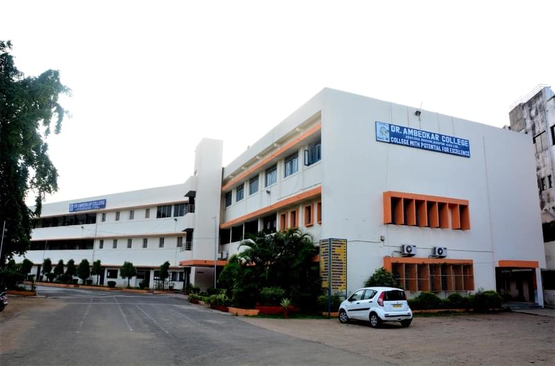 Dr Ambedkar College Nagpur Academic Building photo 1