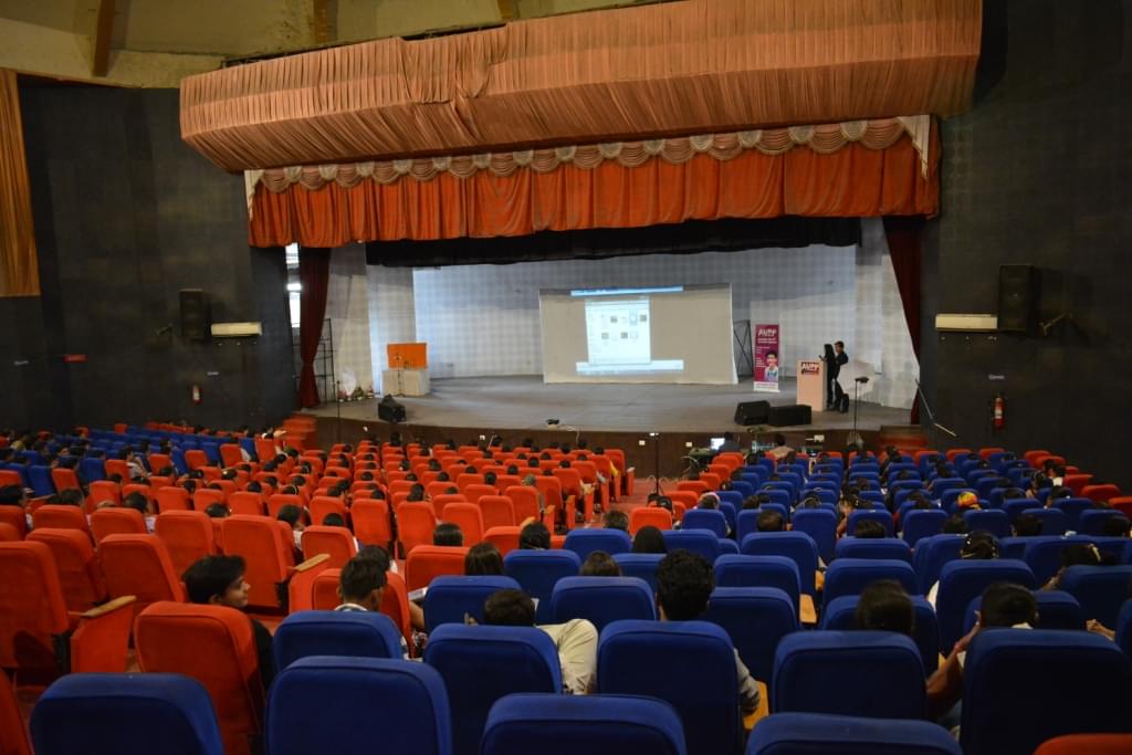 Career Craaft Ahmedabad Infrastructure photo 8