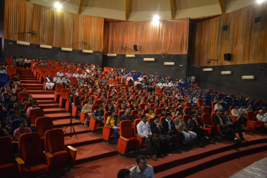 Career Craaft Ahmedabad Infrastructure photo 9