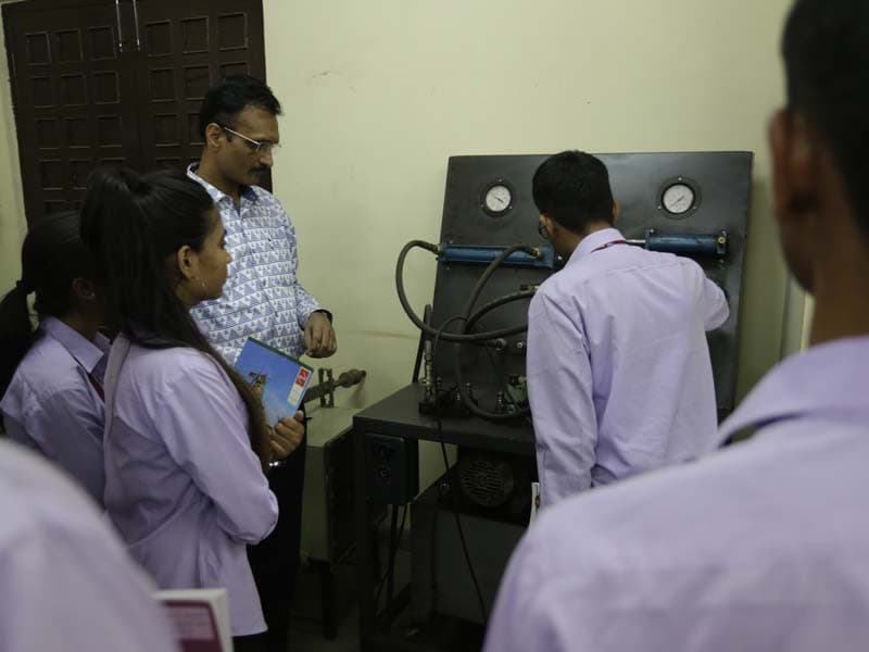 AISSMS Polytechnic College Pune Lab Facility photo 9