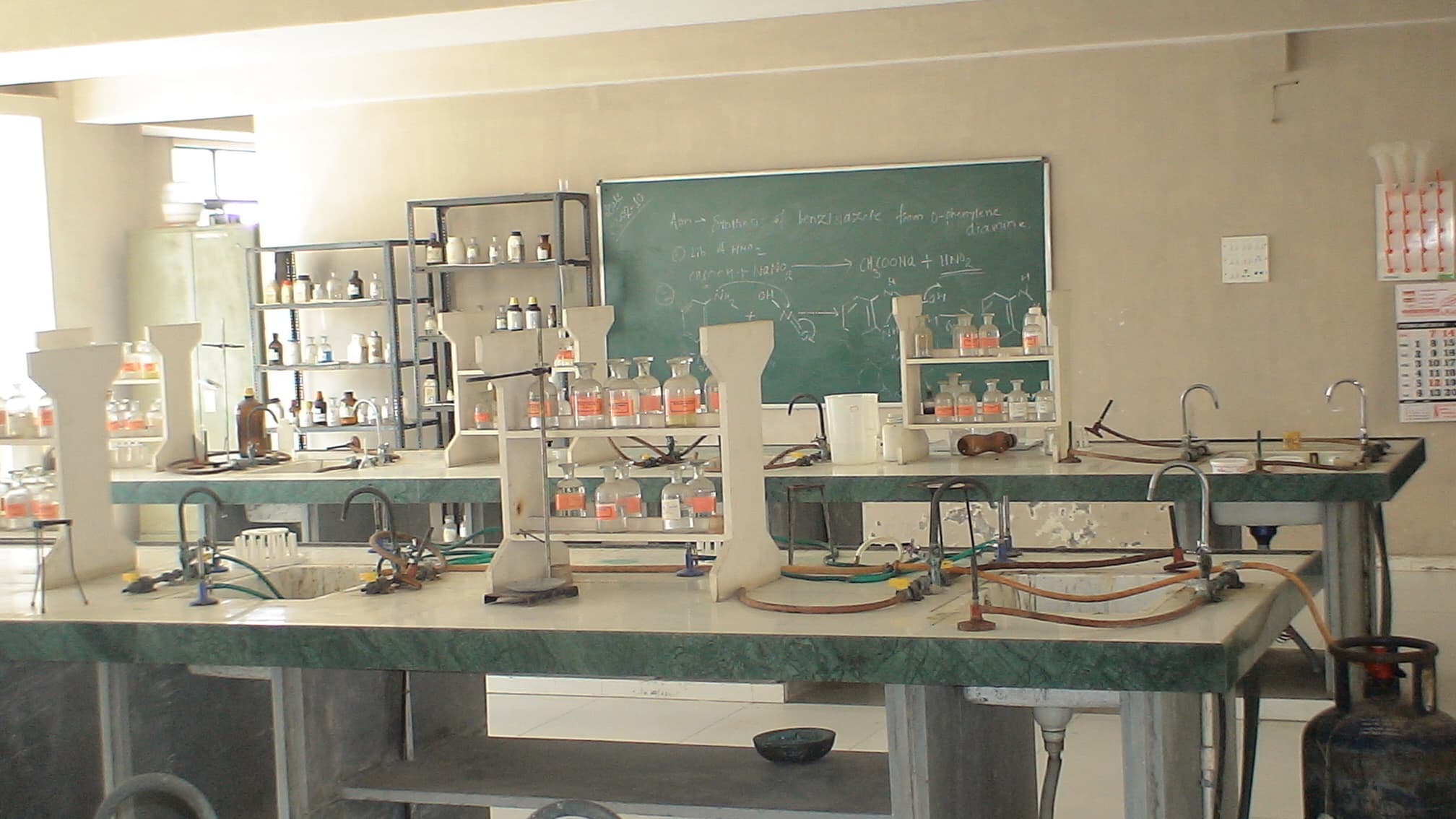 Bhagwan Mahavir College of Pharmacy Surat laboratories photo 3