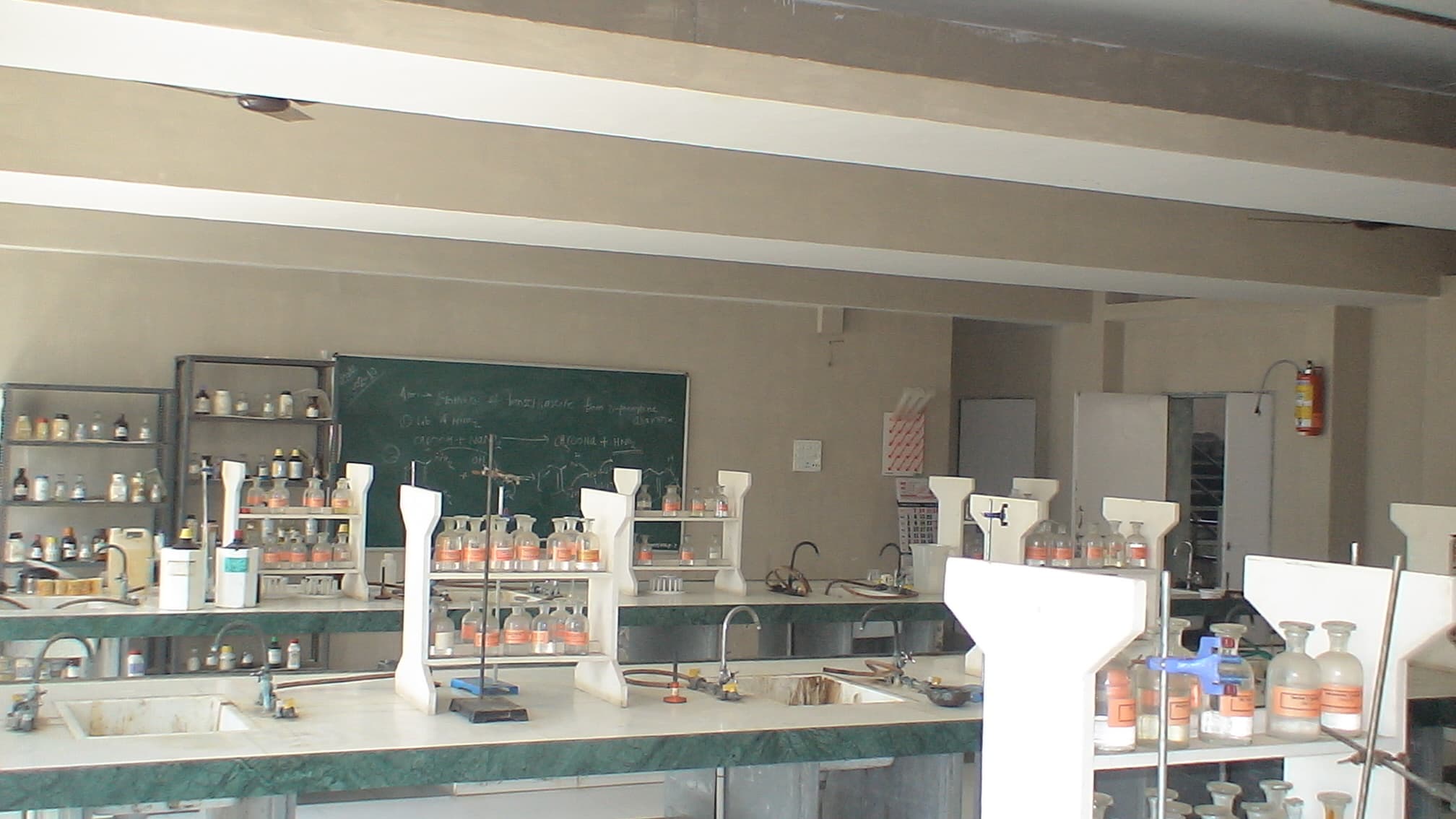 Bhagwan Mahavir College of Pharmacy Surat laboratories photo 4