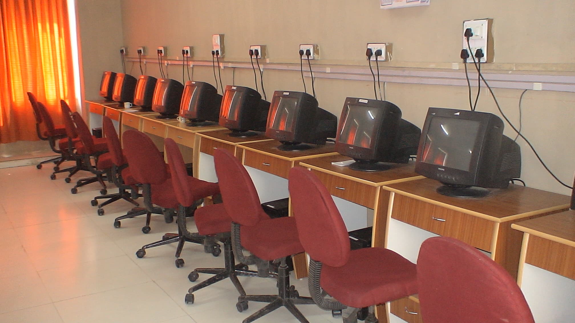 Bhagwan Mahavir College of Pharmacy Surat laboratories photo 7