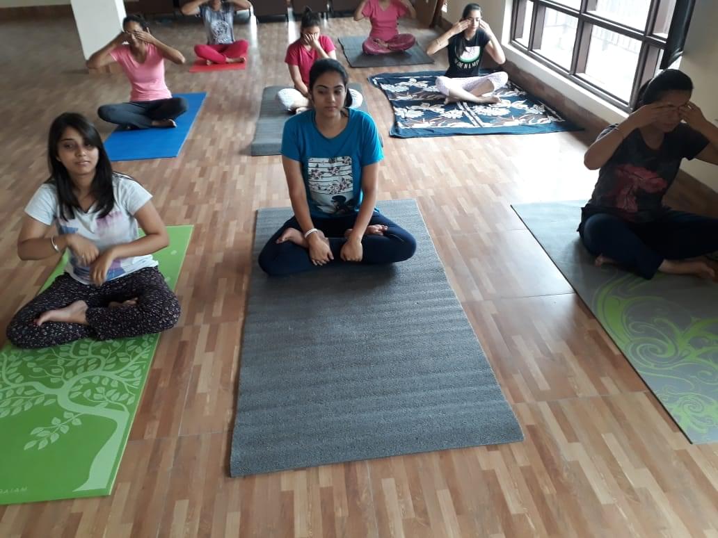 MN DAV Dental College and Hospital Solan Yoga Day photo 3