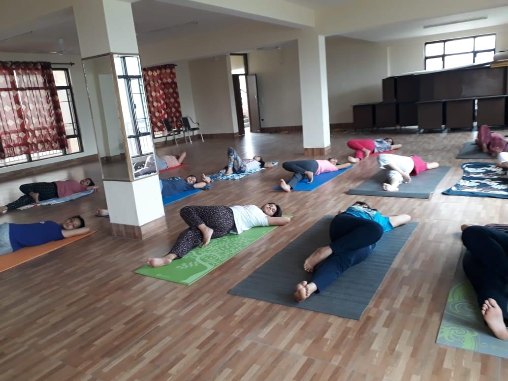 MN DAV Dental College and Hospital Solan Yoga Day photo 4