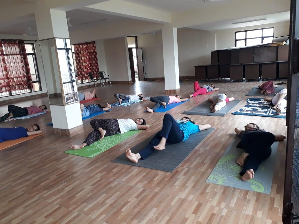 MN DAV Dental College and Hospital Solan Yoga Day photo 5