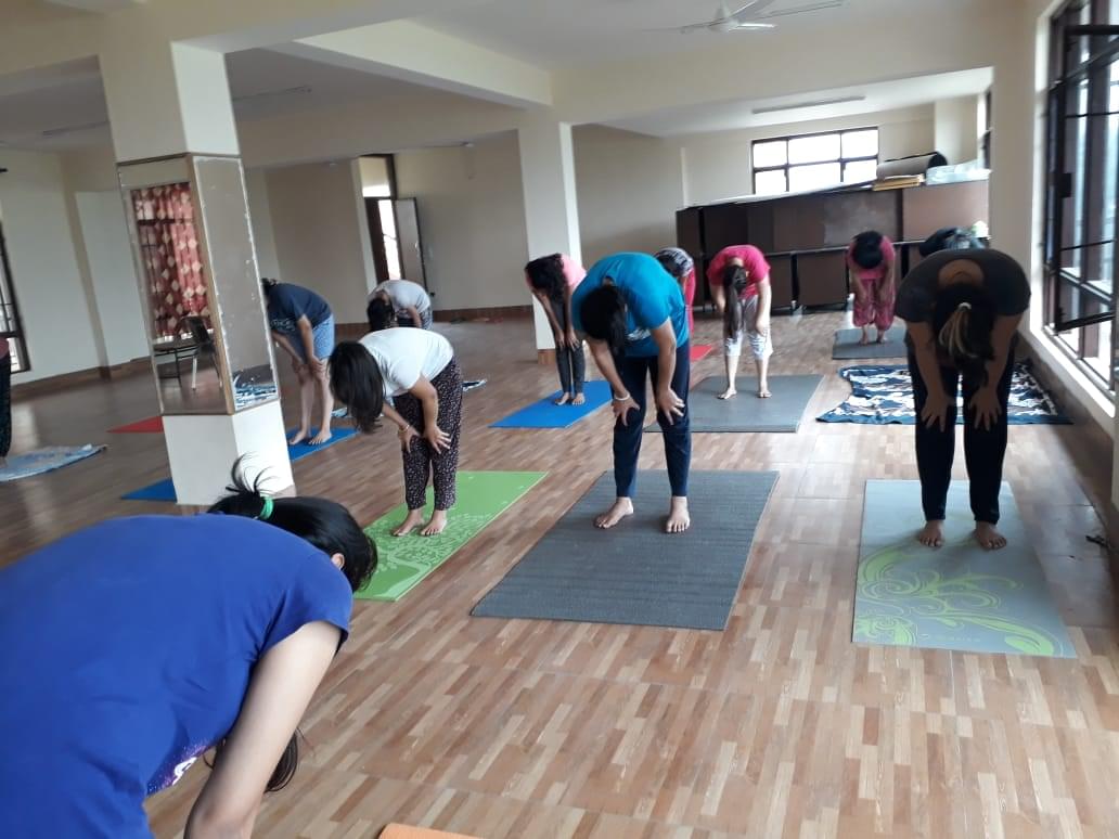 MN DAV Dental College and Hospital Solan Yoga Day photo 6