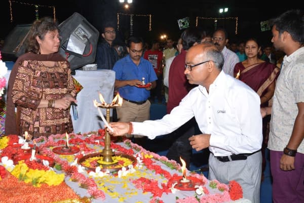 L. R. Shah Homoeopathy College Rajkot Rashotsav photo 3