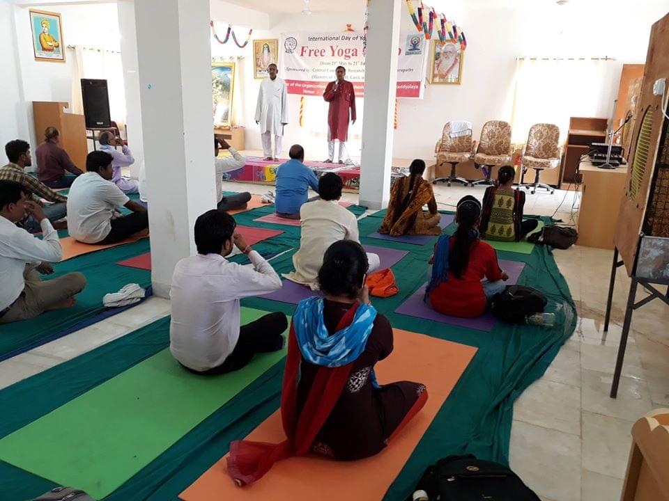 DDE MMYVV International Yoga Day photo 2